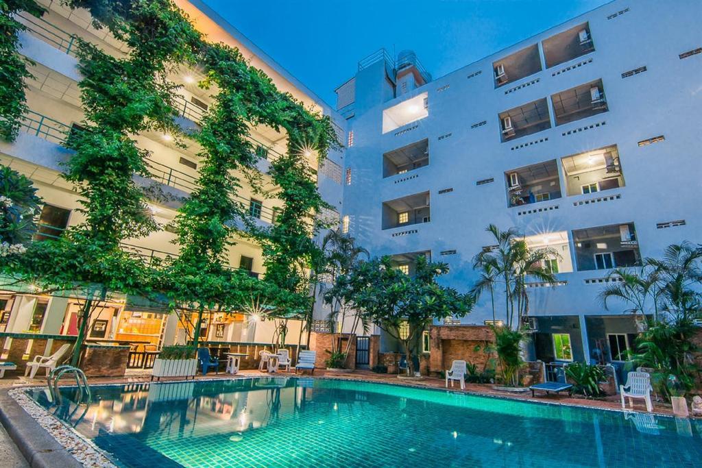 Sutus Court 4 Pattaya Exterior foto