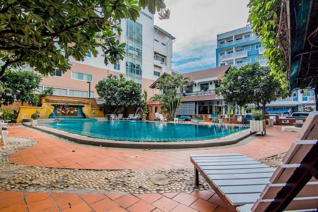 Sutus Court 4 Pattaya Exterior foto