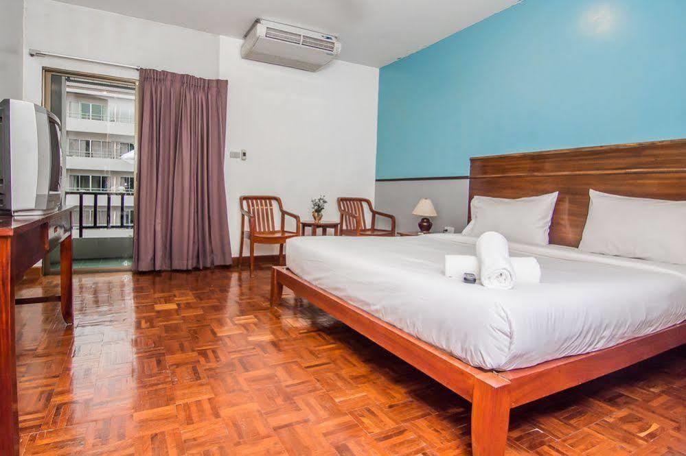 Sutus Court 4 Pattaya Exterior foto
