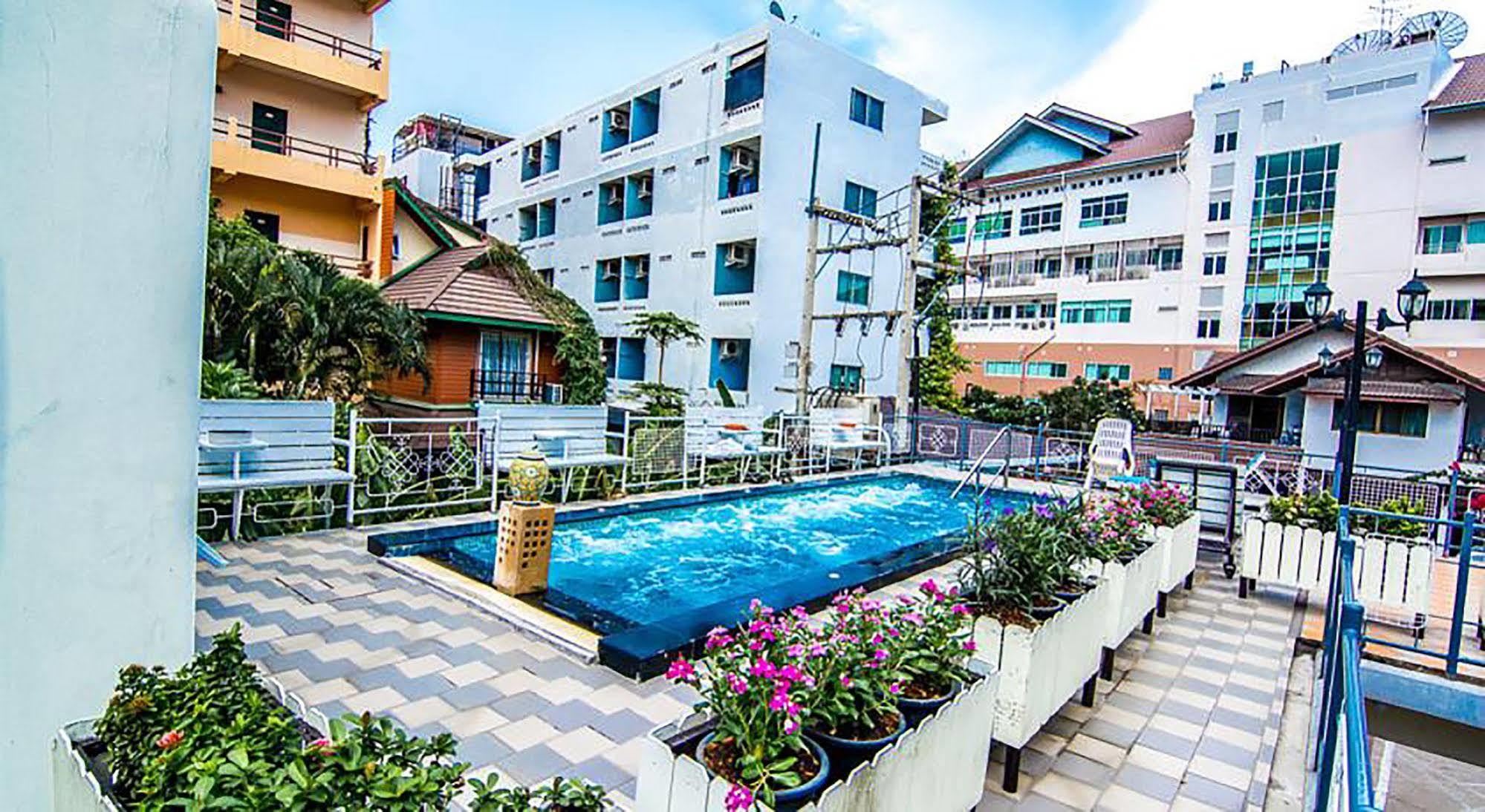 Sutus Court 4 Pattaya Exterior foto