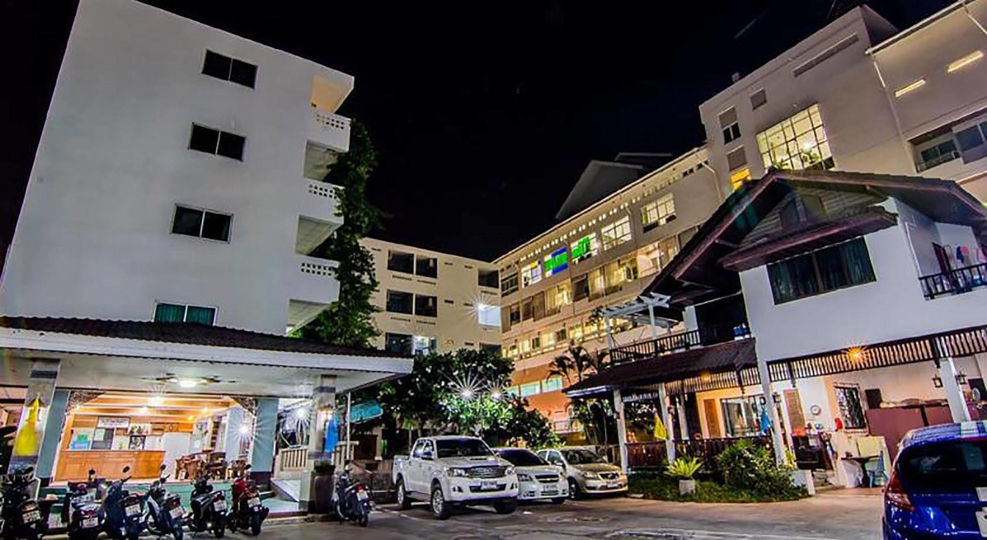 Sutus Court 4 Pattaya Exterior foto
