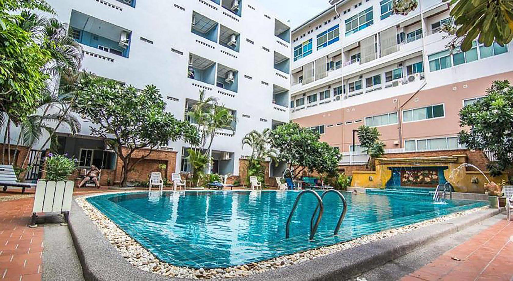 Sutus Court 4 Pattaya Exterior foto